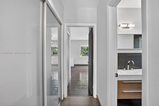 425 NE 114th St 0, Miami, FL 33161