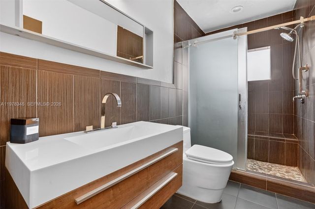 425 NE 114th St 0, Miami, FL 33161