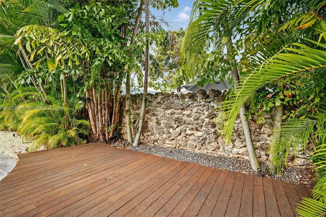 425 NE 114th St 0, Miami, FL 33161