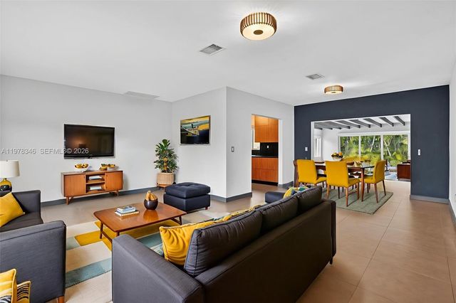 425 NE 114th St 0, Miami, FL 33161