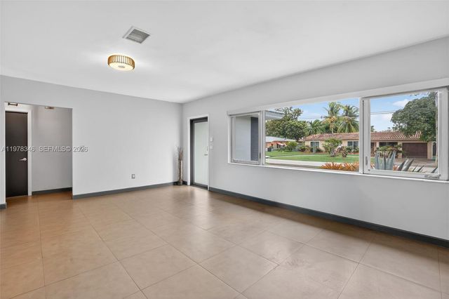 425 NE 114th St 0, Miami, FL 33161