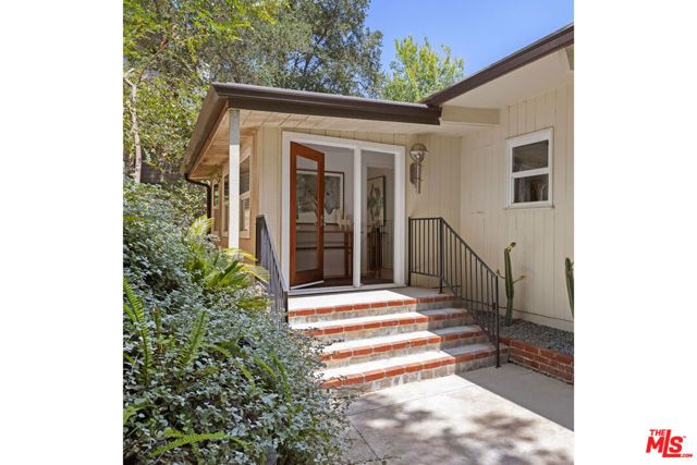 1730 La Loma Road, Pasadena, CA 91105