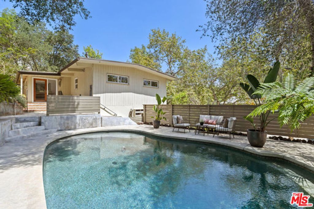 1730 La Loma Road, Pasadena, CA 91105