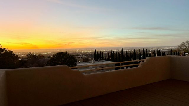 1605 Camino De La Sierra NE, Albuquerque, NM 87112