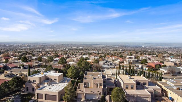 1605 Camino De La Sierra NE, Albuquerque, NM 87112