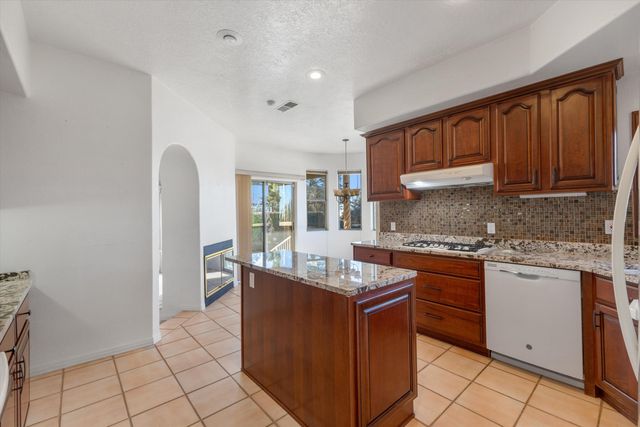 1605 Camino De La Sierra NE, Albuquerque, NM 87112
