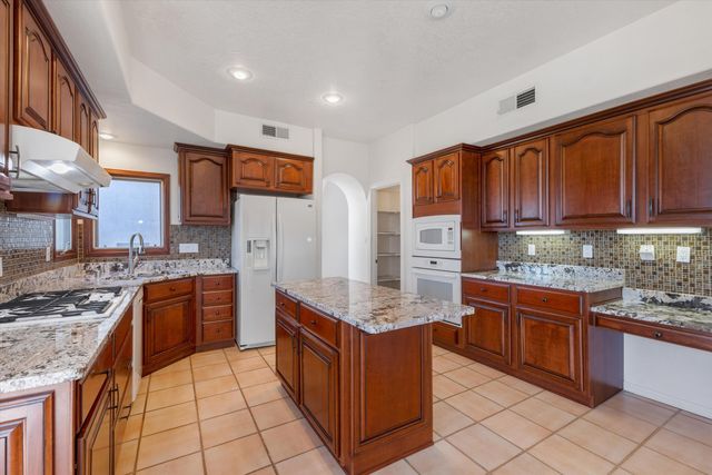 1605 Camino De La Sierra NE, Albuquerque, NM 87112
