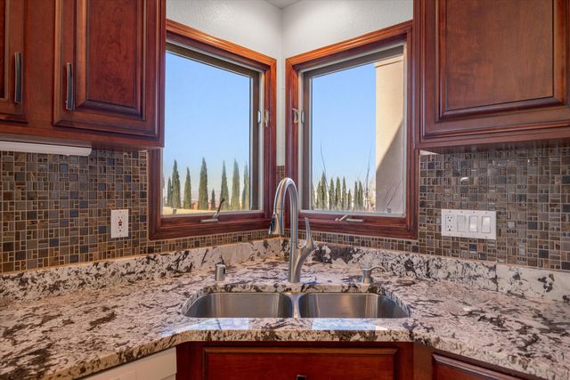 1605 Camino De La Sierra NE, Albuquerque, NM 87112