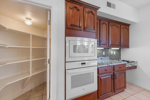 1605 Camino De La Sierra NE, Albuquerque, NM 87112