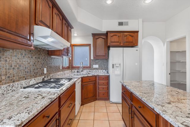 1605 Camino De La Sierra NE, Albuquerque, NM 87112