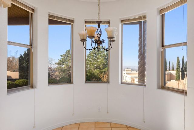 1605 Camino De La Sierra NE, Albuquerque, NM 87112