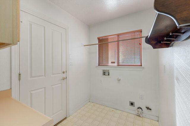 1605 Camino De La Sierra NE, Albuquerque, NM 87112