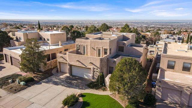 1605 Camino De La Sierra NE, Albuquerque, NM 87112