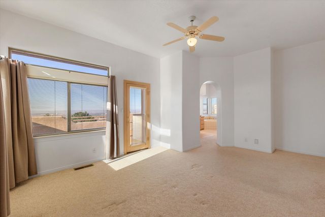 1605 Camino De La Sierra NE, Albuquerque, NM 87112