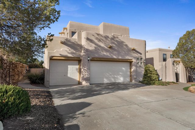 1605 Camino De La Sierra NE, Albuquerque, NM 87112