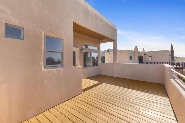 1605 Camino De La Sierra NE, Albuquerque, NM 87112