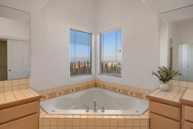 1605 Camino De La Sierra NE, Albuquerque, NM 87112