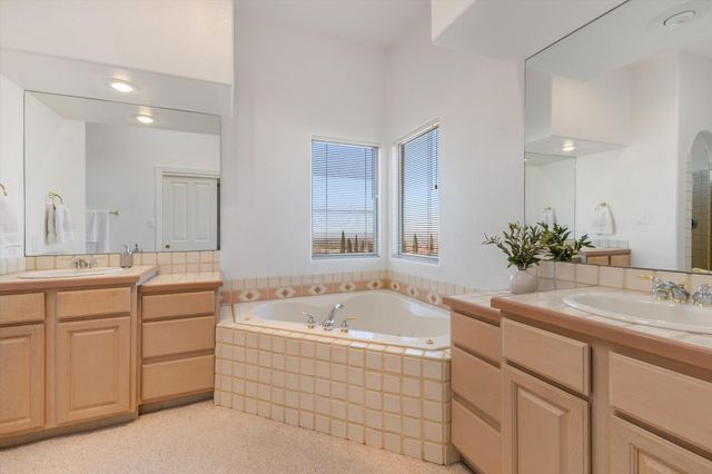 1605 Camino De La Sierra NE, Albuquerque, NM 87112