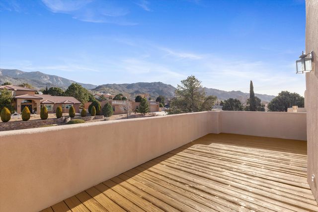 1605 Camino De La Sierra NE, Albuquerque, NM 87112