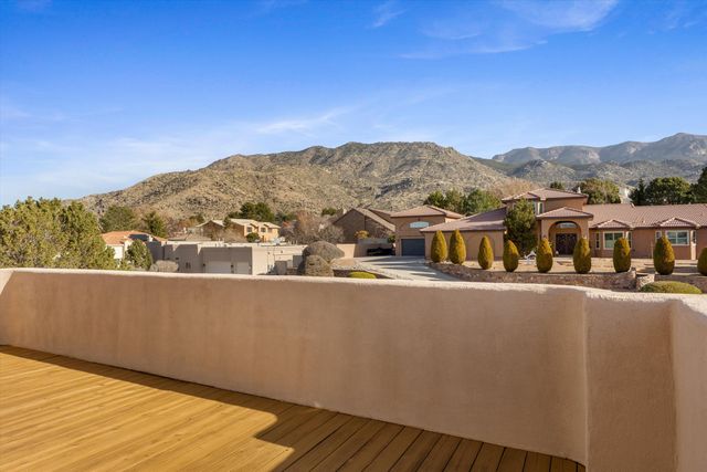 1605 Camino De La Sierra NE, Albuquerque, NM 87112