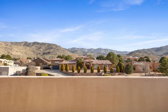 1605 Camino De La Sierra NE, Albuquerque, NM 87112