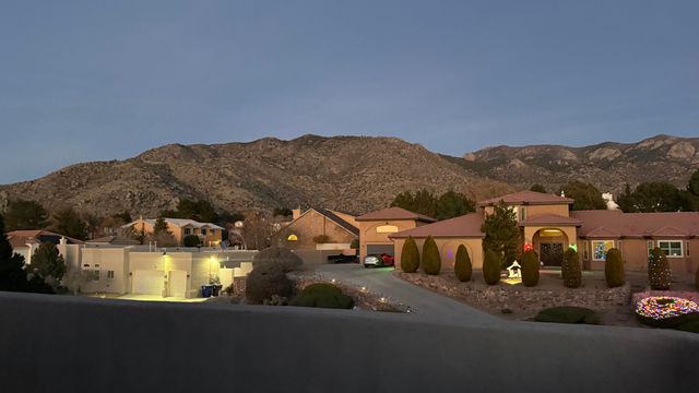 1605 Camino De La Sierra NE, Albuquerque, NM 87112