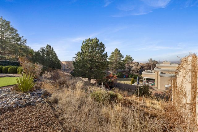 1605 Camino De La Sierra NE, Albuquerque, NM 87112