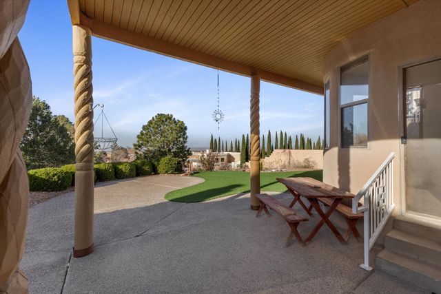 1605 Camino De La Sierra NE, Albuquerque, NM 87112