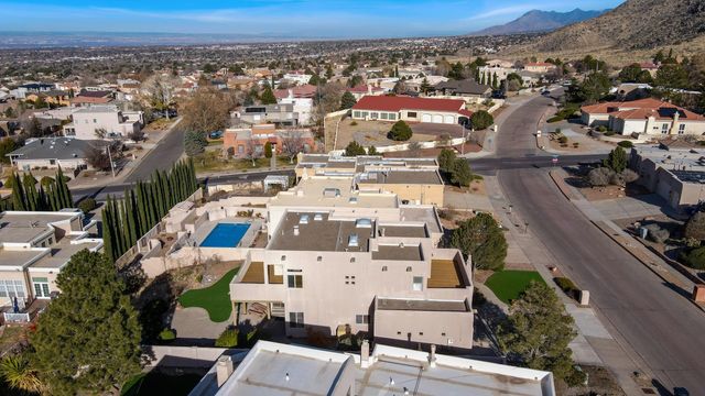 1605 Camino De La Sierra NE, Albuquerque, NM 87112