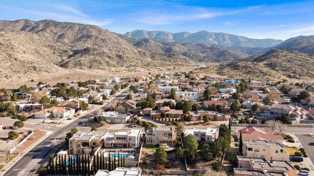 1605 Camino De La Sierra NE, Albuquerque, NM 87112