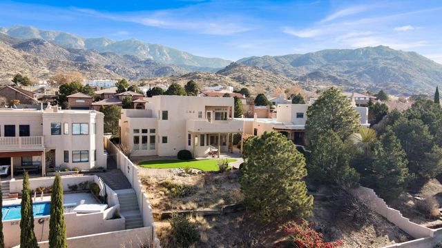 1605 Camino De La Sierra NE, Albuquerque, NM 87112