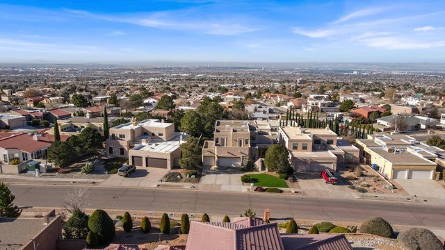 1605 Camino De La Sierra NE, Albuquerque, NM 87112