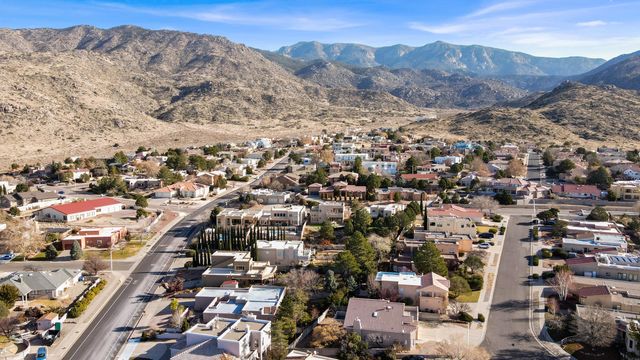 1605 Camino De La Sierra NE, Albuquerque, NM 87112