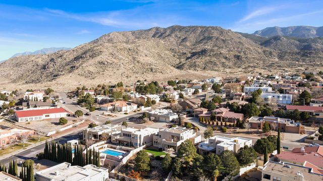 1605 Camino De La Sierra NE, Albuquerque, NM 87112