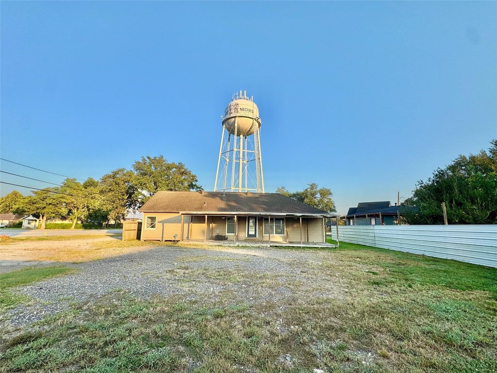 2113 2nd Street, Port Neches, TX 77651
