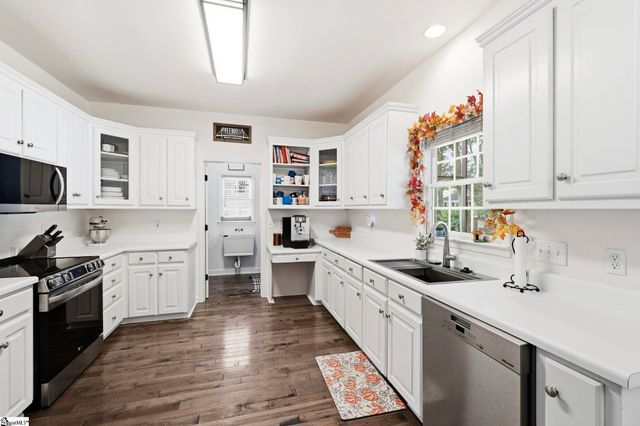 7 Pembark Lane, Simpsonville, SC 29681