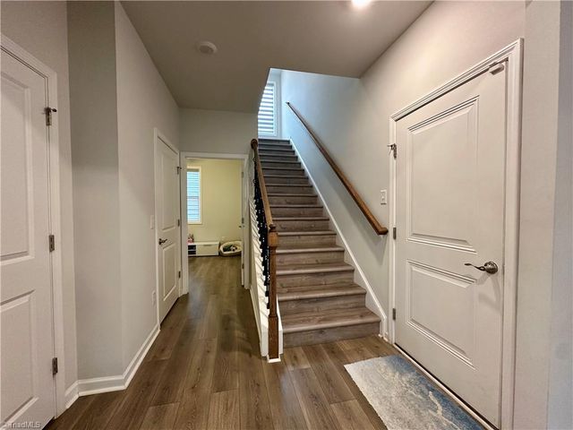 5026 Garnet Hill Drive, Clemmons, NC 27012