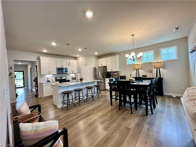 5026 Garnet Hill Drive, Clemmons, NC 27012