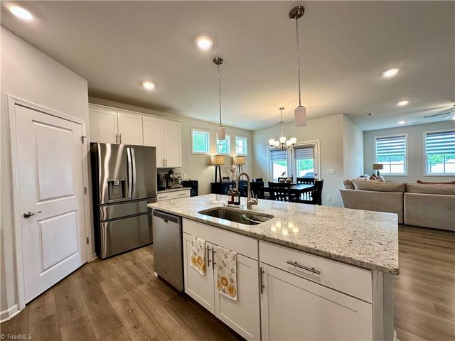5026 Garnet Hill Drive, Clemmons, NC 27012