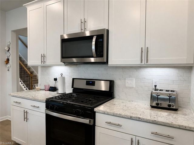 5026 Garnet Hill Drive, Clemmons, NC 27012