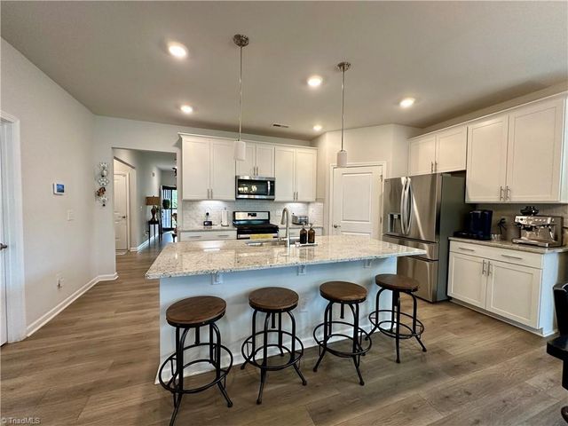 5026 Garnet Hill Drive, Clemmons, NC 27012