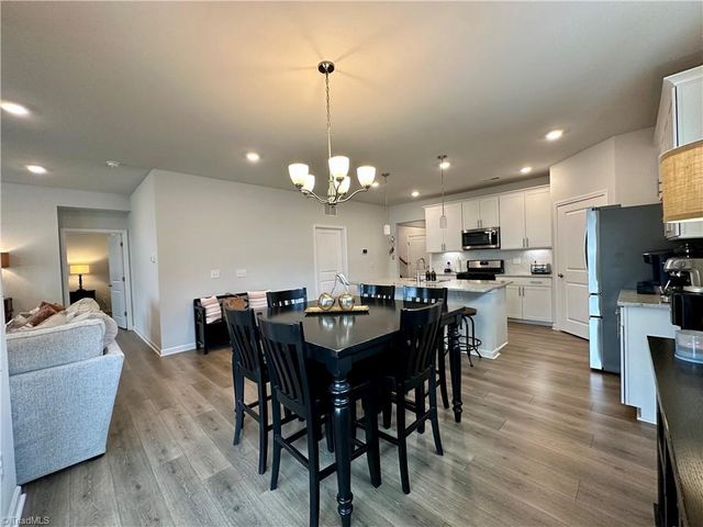 5026 Garnet Hill Drive, Clemmons, NC 27012