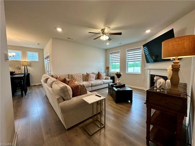 5026 Garnet Hill Drive, Clemmons, NC 27012