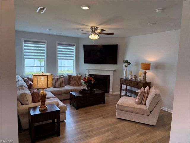5026 Garnet Hill Drive, Clemmons, NC 27012