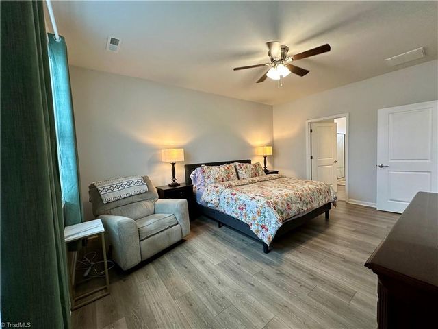 5026 Garnet Hill Drive, Clemmons, NC 27012