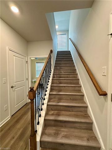 5026 Garnet Hill Drive, Clemmons, NC 27012