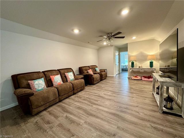 5026 Garnet Hill Drive, Clemmons, NC 27012