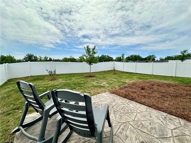 5026 Garnet Hill Drive, Clemmons, NC 27012