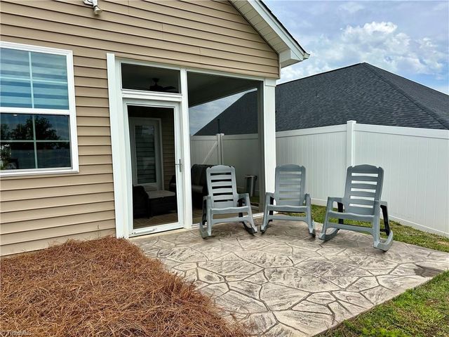 5026 Garnet Hill Drive, Clemmons, NC 27012