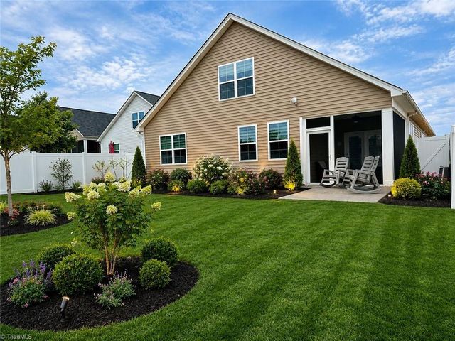 5026 Garnet Hill Drive, Clemmons, NC 27012